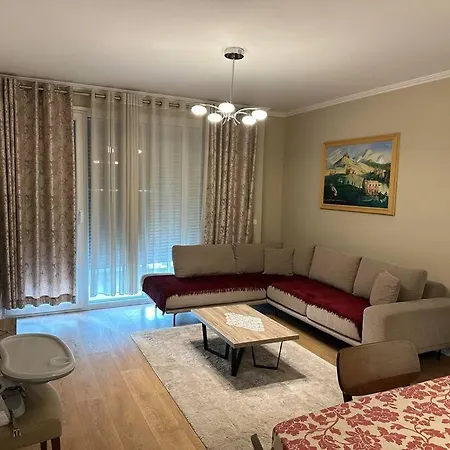 Family Friendly 2 Bedroom Eden Gardens Center Тирана